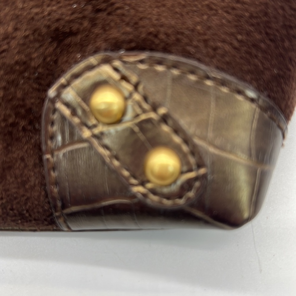 Pretty Brown faux Suede Handbag with Gold Brouch in the Center. - Picture 4 of 11